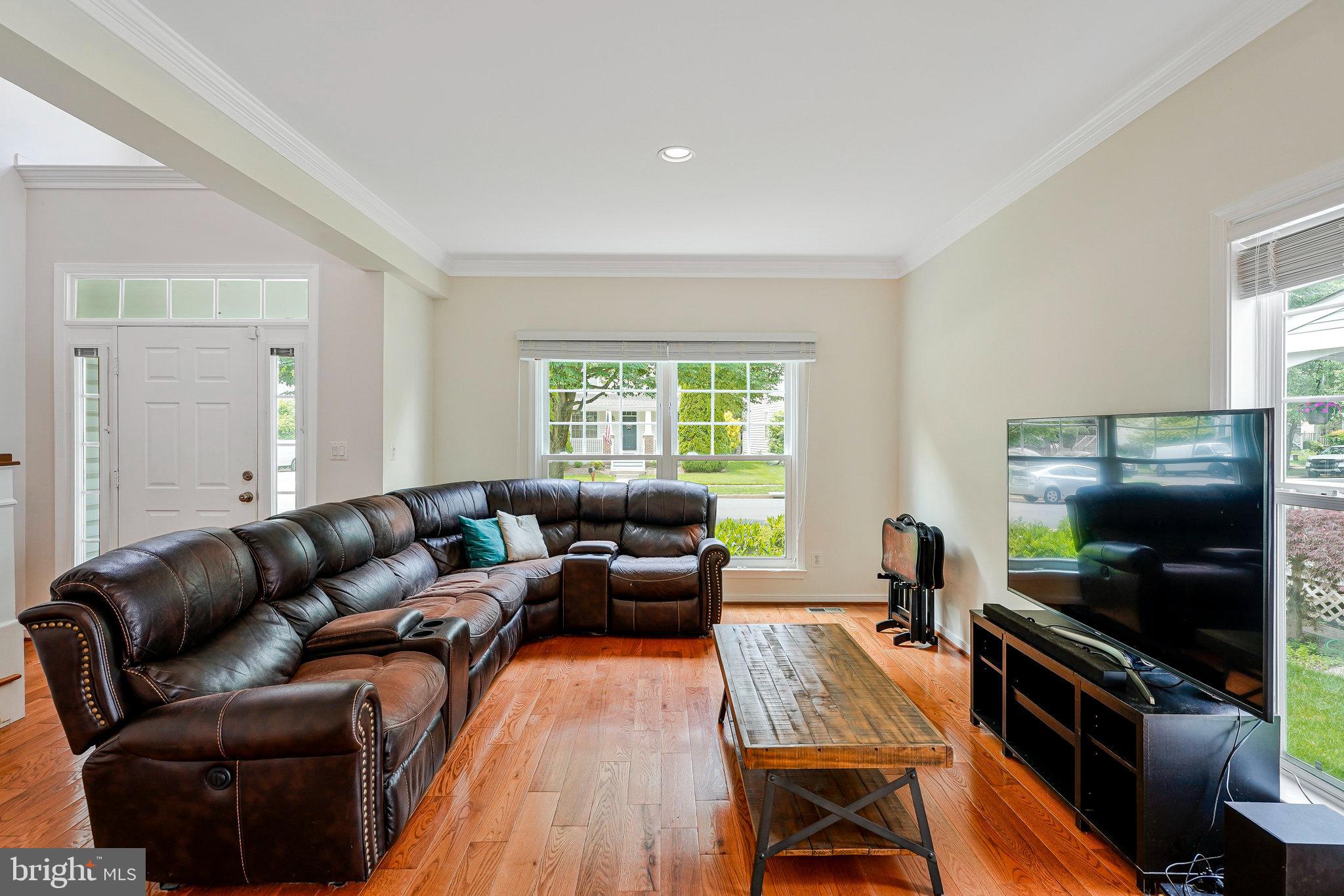 26222 Ocala Circle Chantilly, VA 20152 - Photo 10 of 74 Living Room