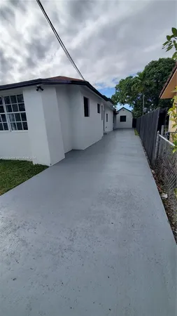$3,000 | 40 Southwest 34th Avenue, Unit C, Miami, FL 33135