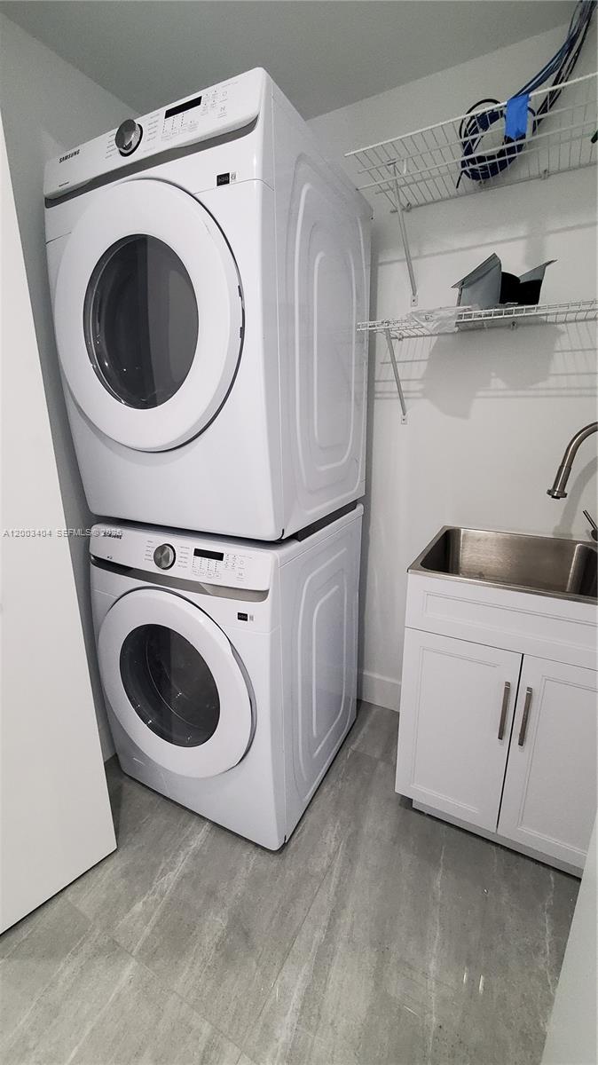 40 Southwest 34th Avenue, Unit C Miami, FL 33135 - Photo 6 of 24 a utility room with dryer and washer