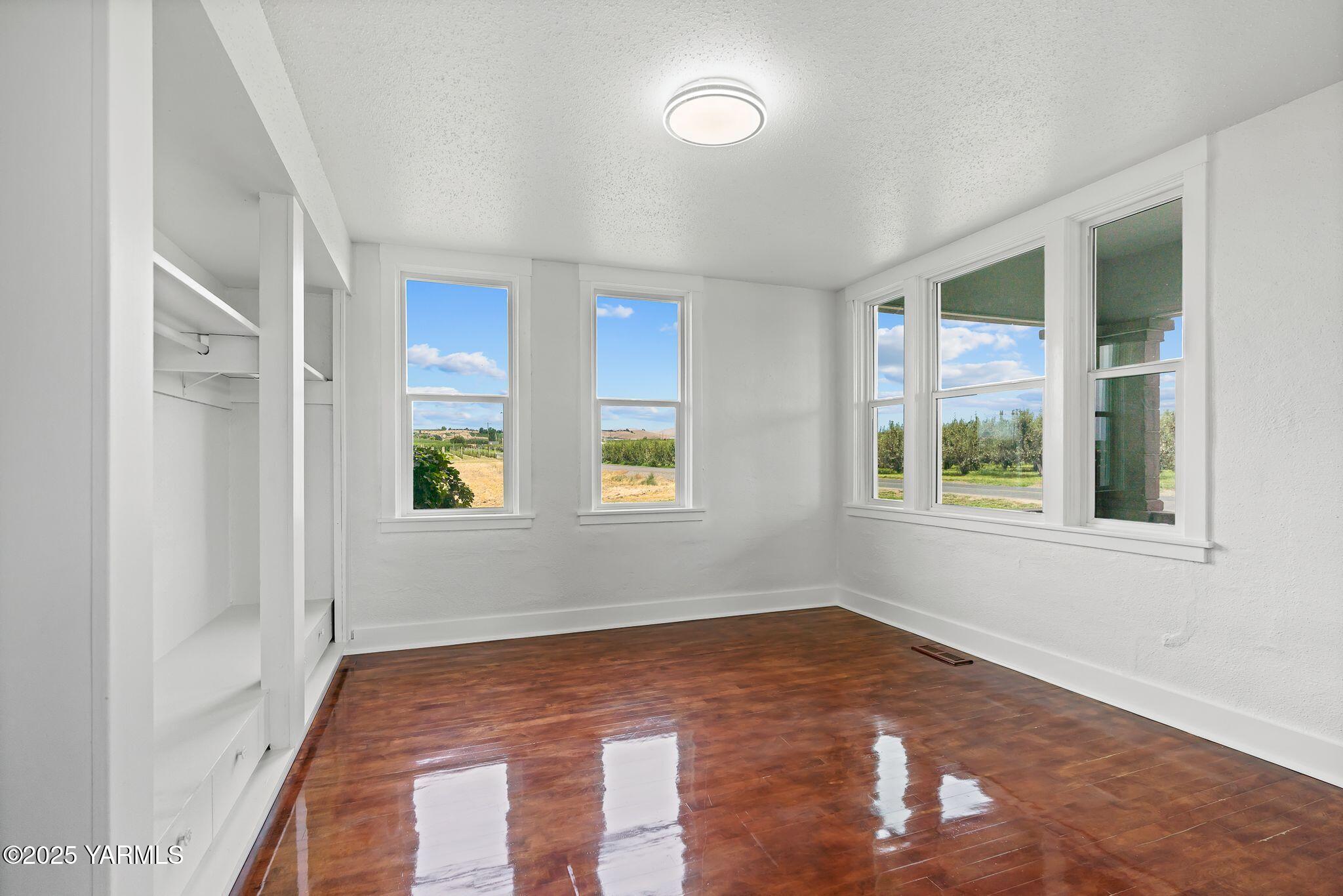 650 White Road Zillah, WA 98953 - Photo 20 of 39 Bedroom 1