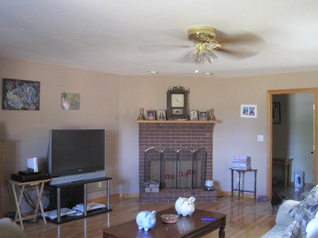 2903 Beckwith Road Mount Juliet, TN 37122 - Photo 6 of 20 Big open living room with a nice large fireplace.