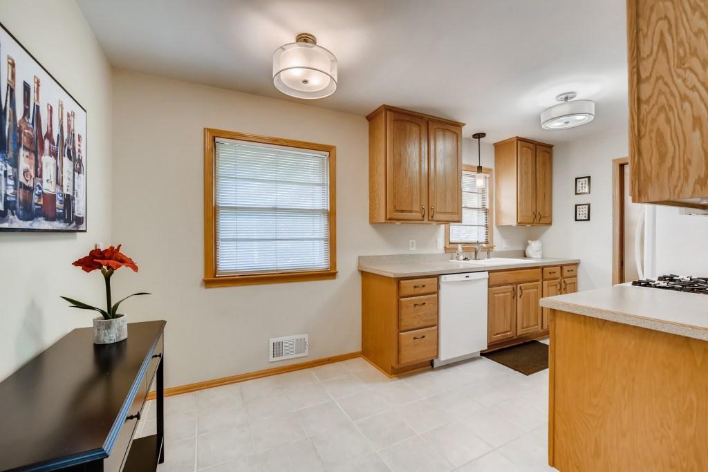 9807 Cedar Lake Road Minnetonka, MN 55305 - Photo 13 of 27