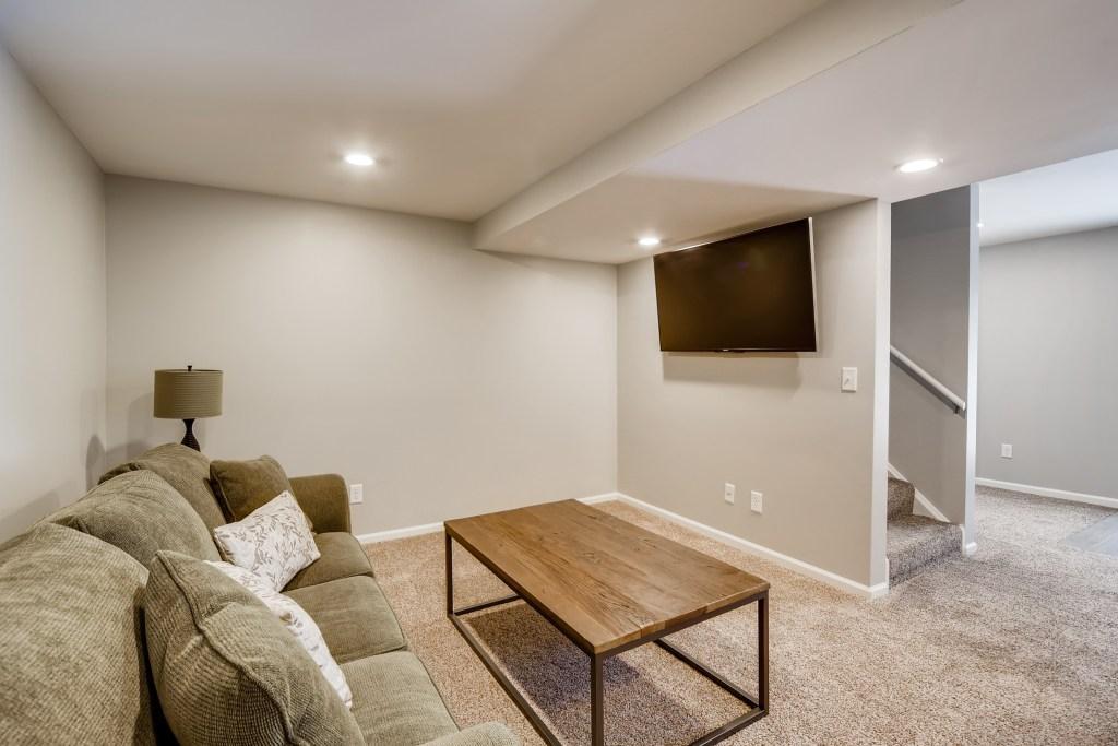 9807 Cedar Lake Road Minnetonka, MN 55305 - Photo 19 of 27