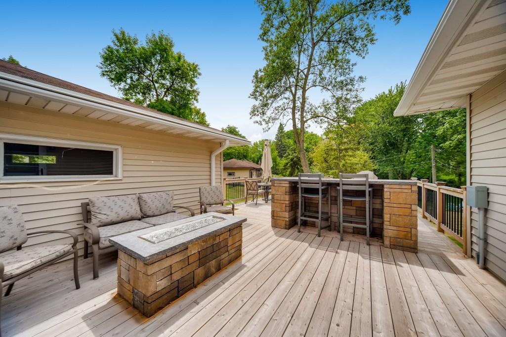 9807 Cedar Lake Road Minnetonka, MN 55305 - Photo 24 of 27