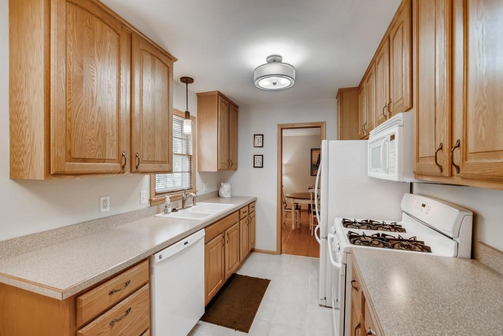 9807 Cedar Lake Road Minnetonka, MN 55305 - Photo 9 of 27