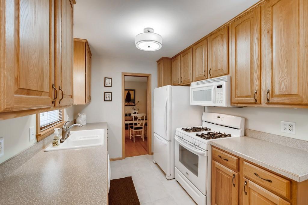 9807 Cedar Lake Road Minnetonka, MN 55305 - Photo 10 of 27