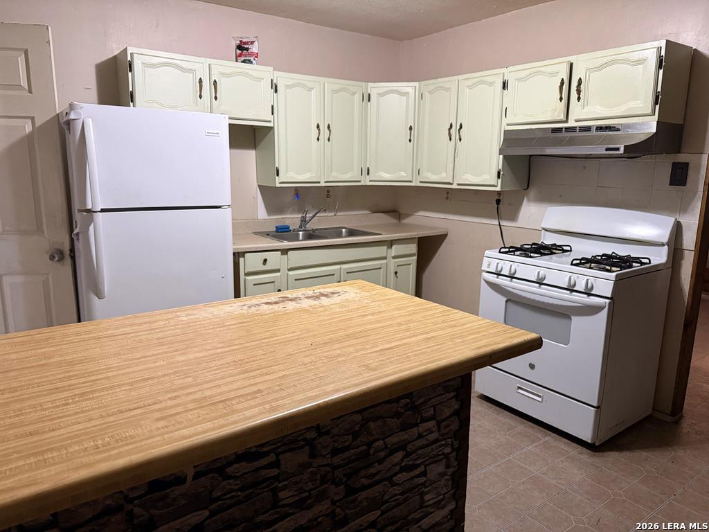 1079 Trinity Street Eagle Pass, TX 78852 - Photo 5 of 15