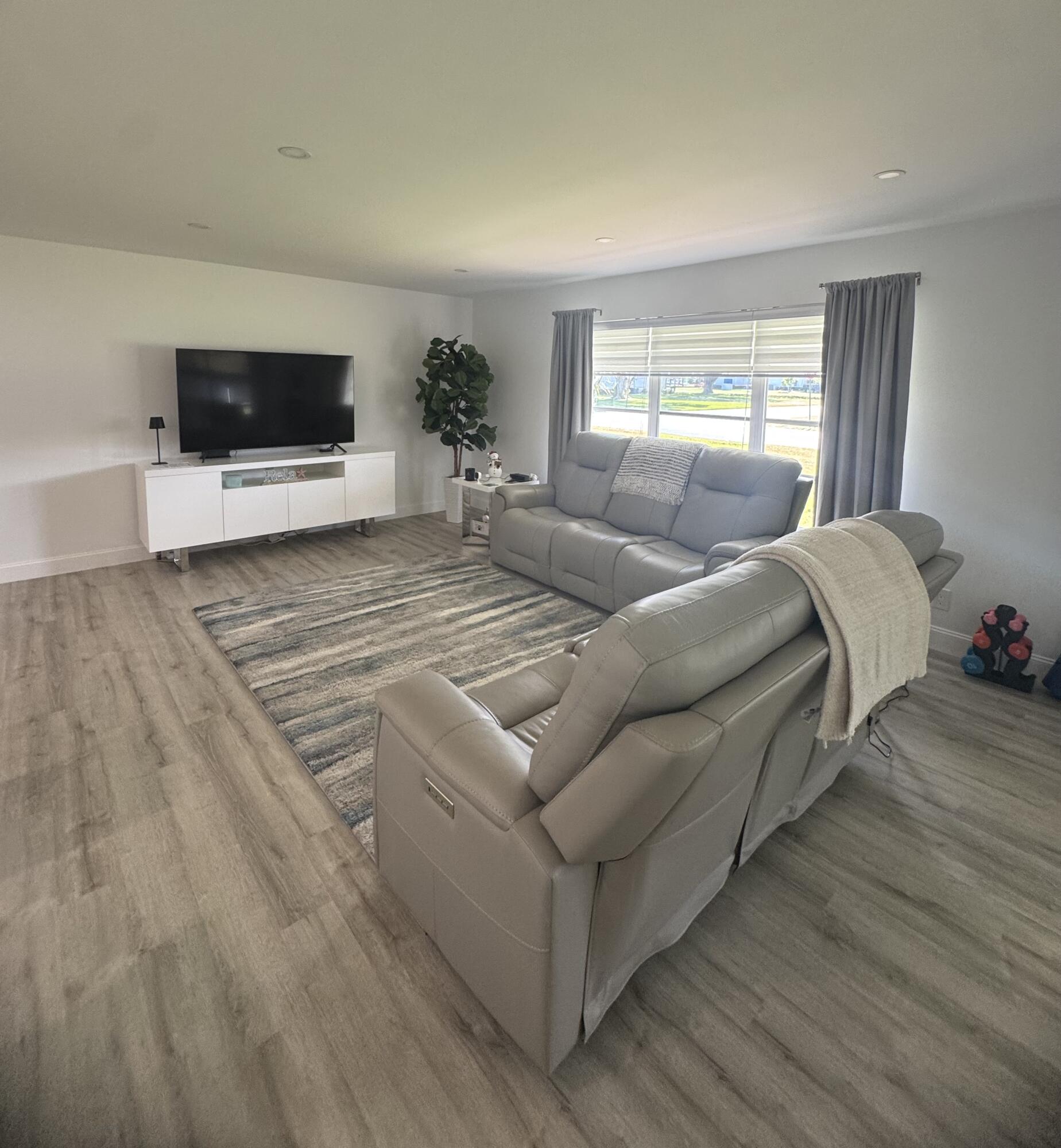 404 High Point Boulevard Delray Beach, FL 33445 - Photo 5 of 18 Living Room