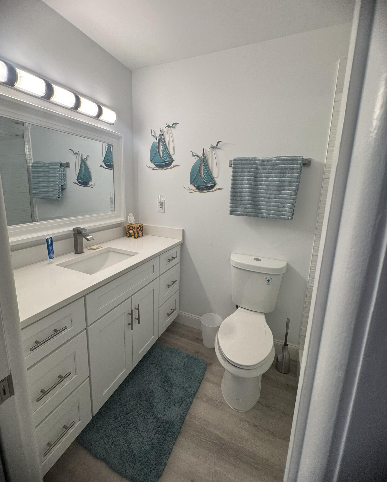 404 High Point Boulevard Delray Beach, FL 33445 - Photo 7 of 18 Guest Bathroom