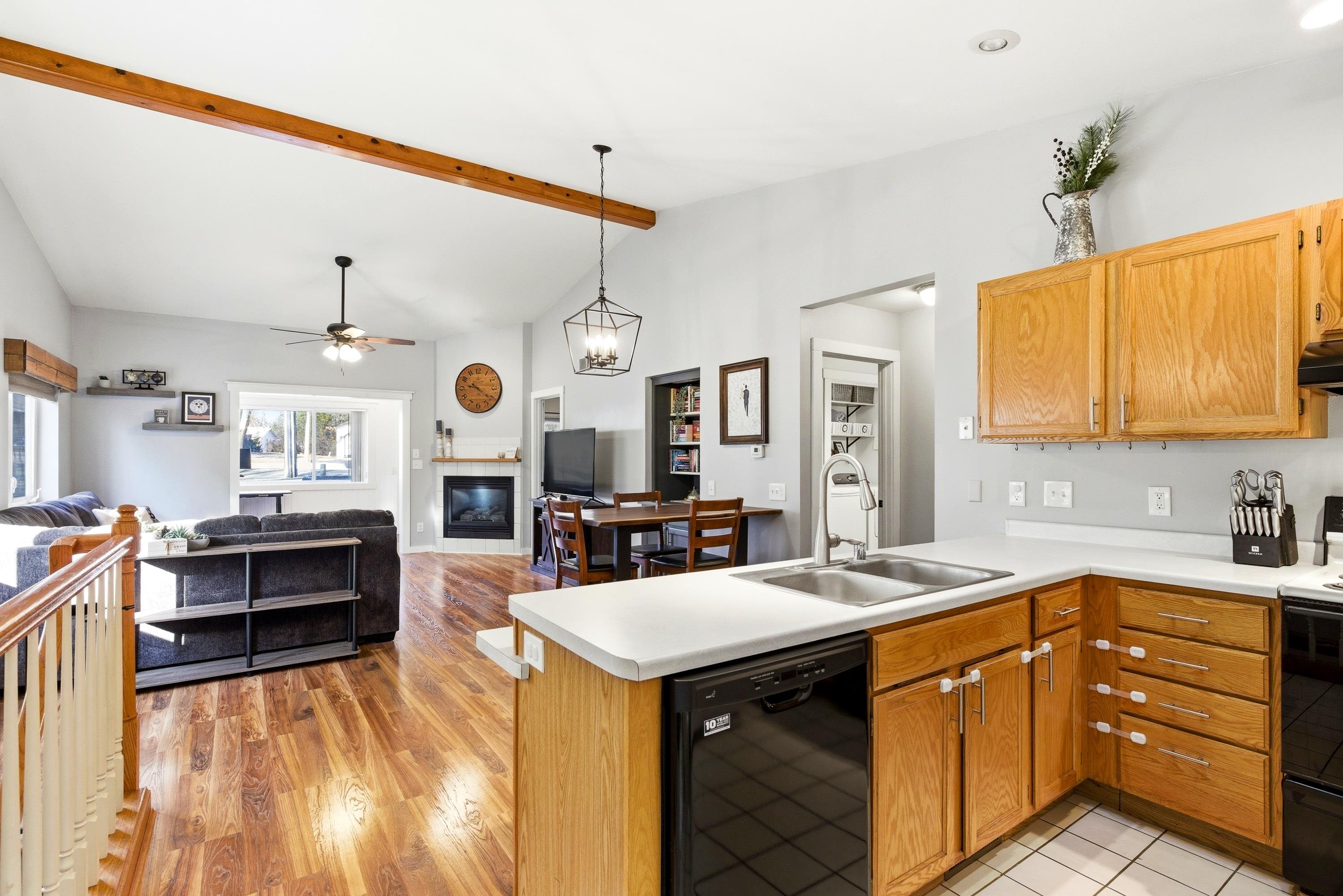 735 Athletic Way Sun Prairie, WI 53590 - Photo 5 of 36