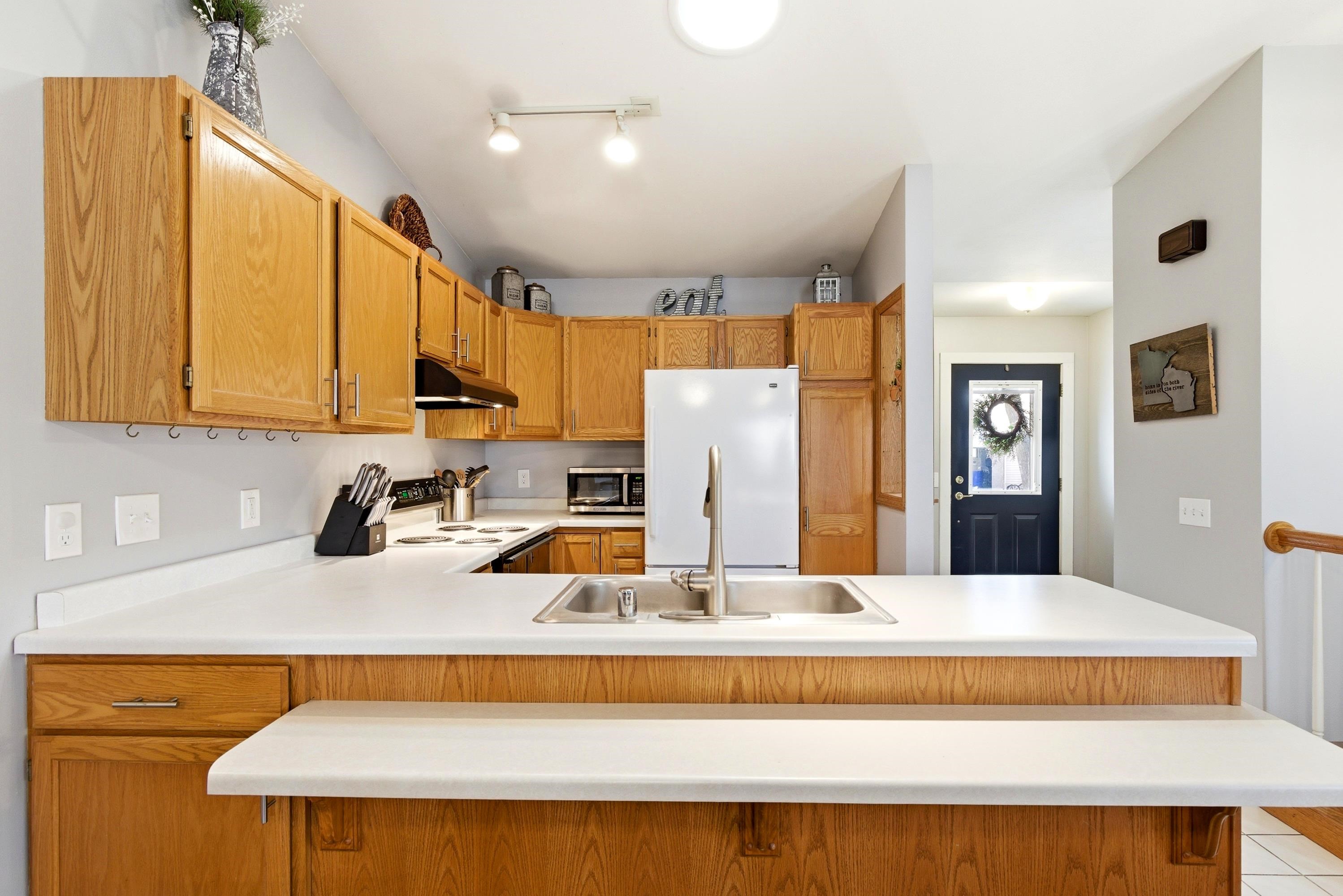 735 Athletic Way Sun Prairie, WI 53590 - Photo 8 of 36