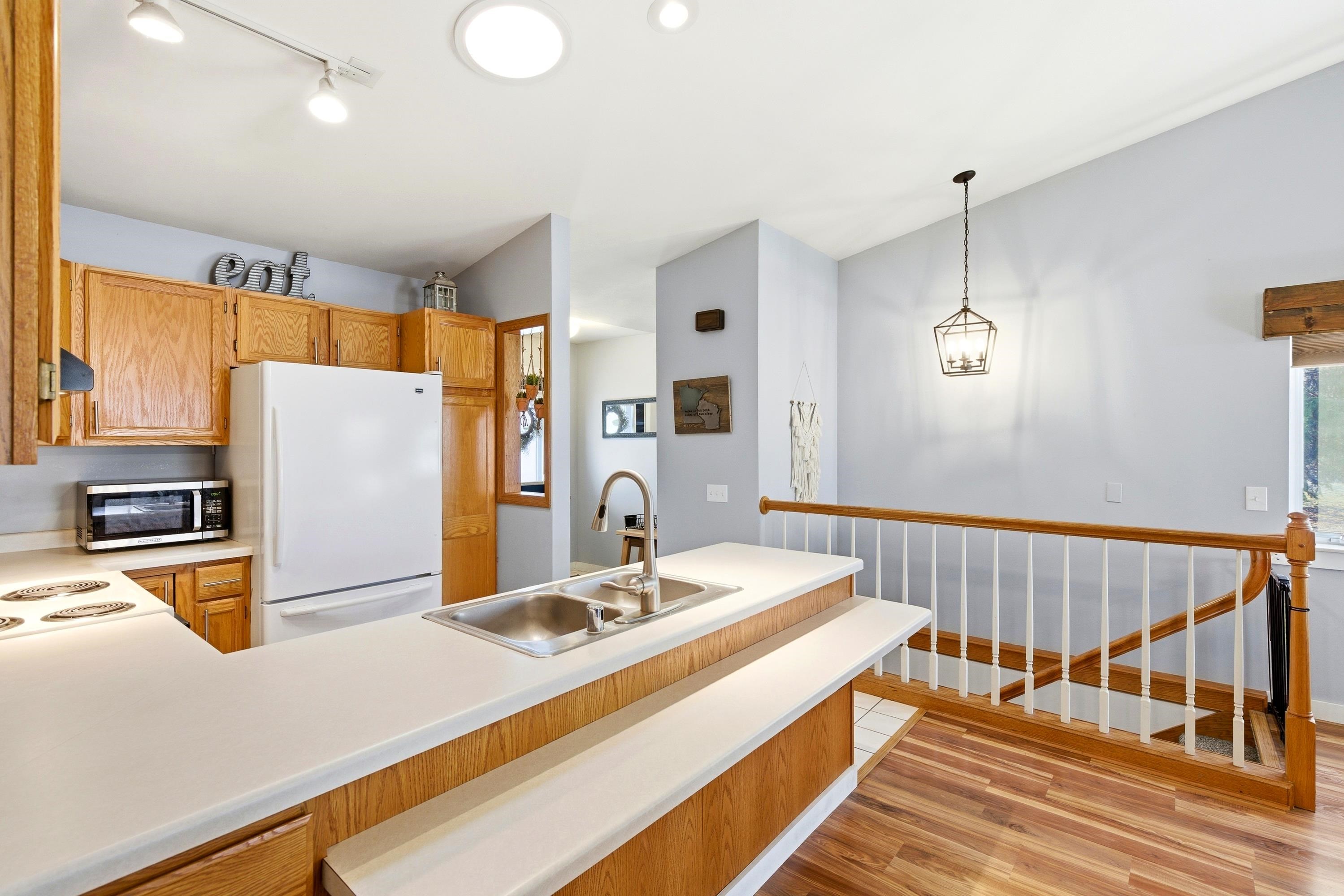 735 Athletic Way Sun Prairie, WI 53590 - Photo 9 of 36