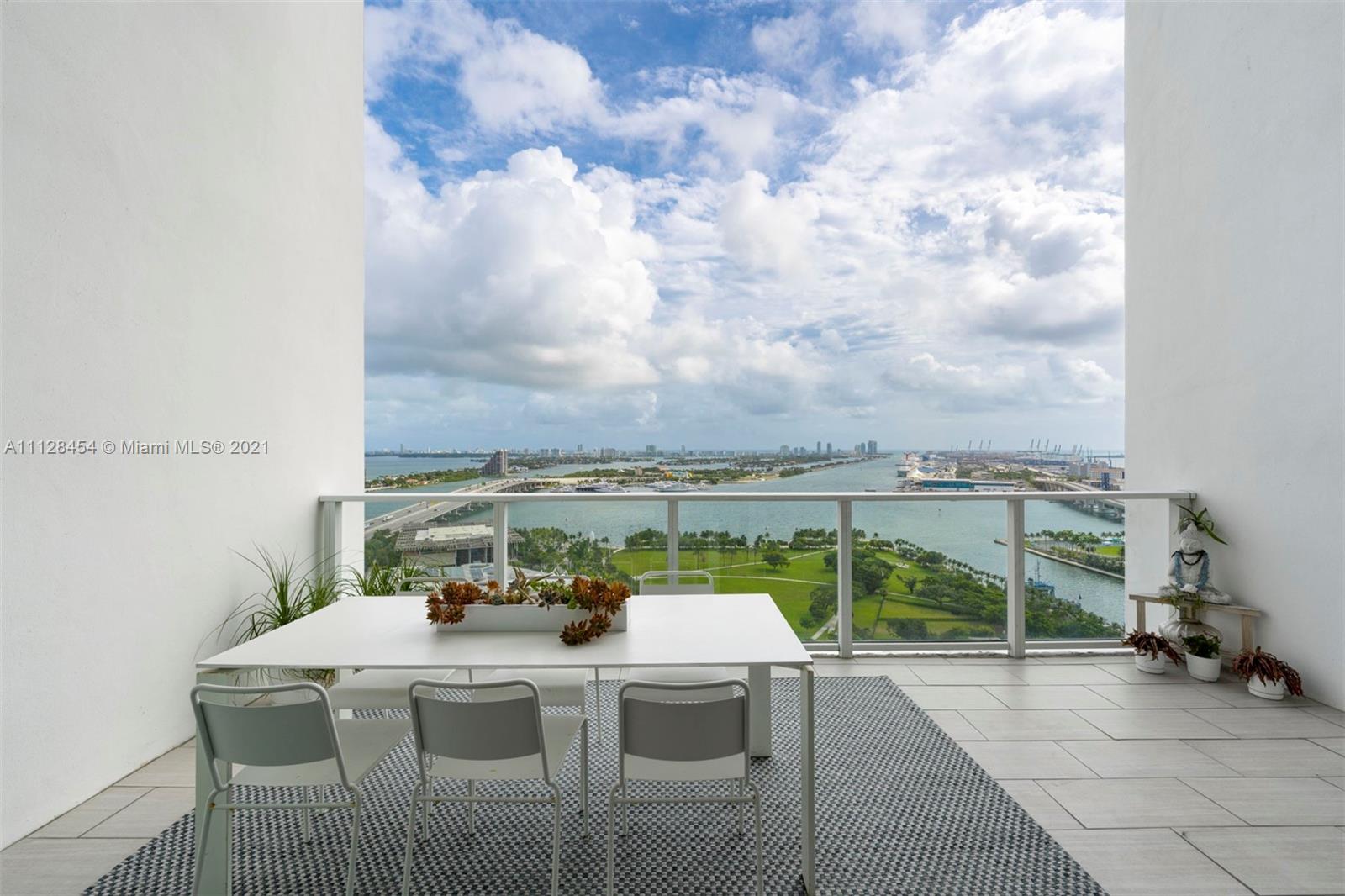 1040 Biscayne Boulevard, Unit 2402 Miami, FL 33132 - Photo 23 of 48