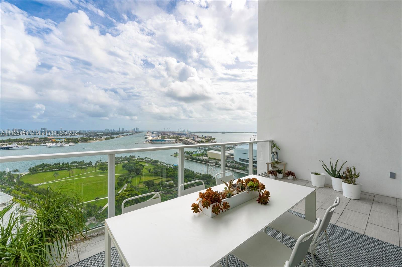 1040 Biscayne Boulevard, Unit 2402 Miami, FL 33132 - Photo 24 of 48