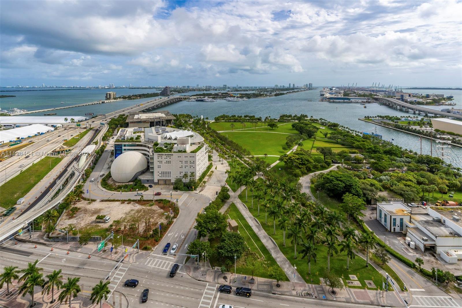 1040 Biscayne Boulevard, Unit 2402 Miami, FL 33132 - Photo 28 of 48