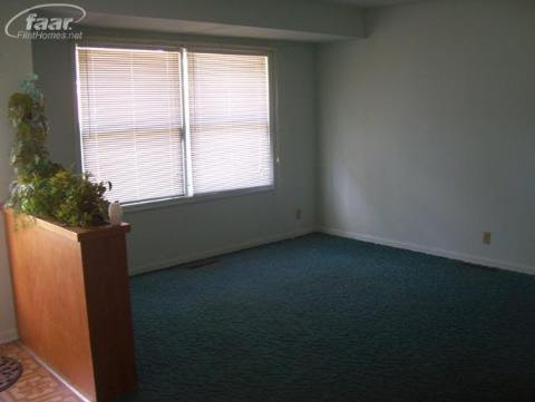 3357 Ridgecliffe Drive Flint, MI 48532 - Photo 7 of 11 20132247-6.JPG