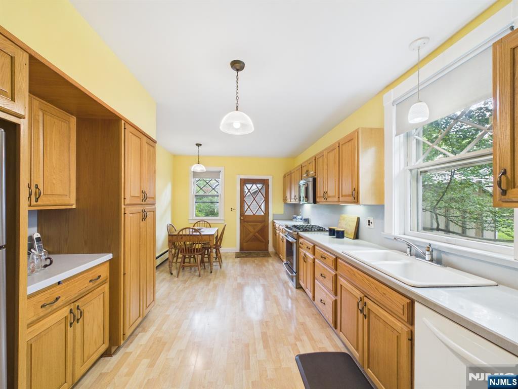 41 Randolph Place Ridgewood, NJ 07450 - Photo 15 of 29