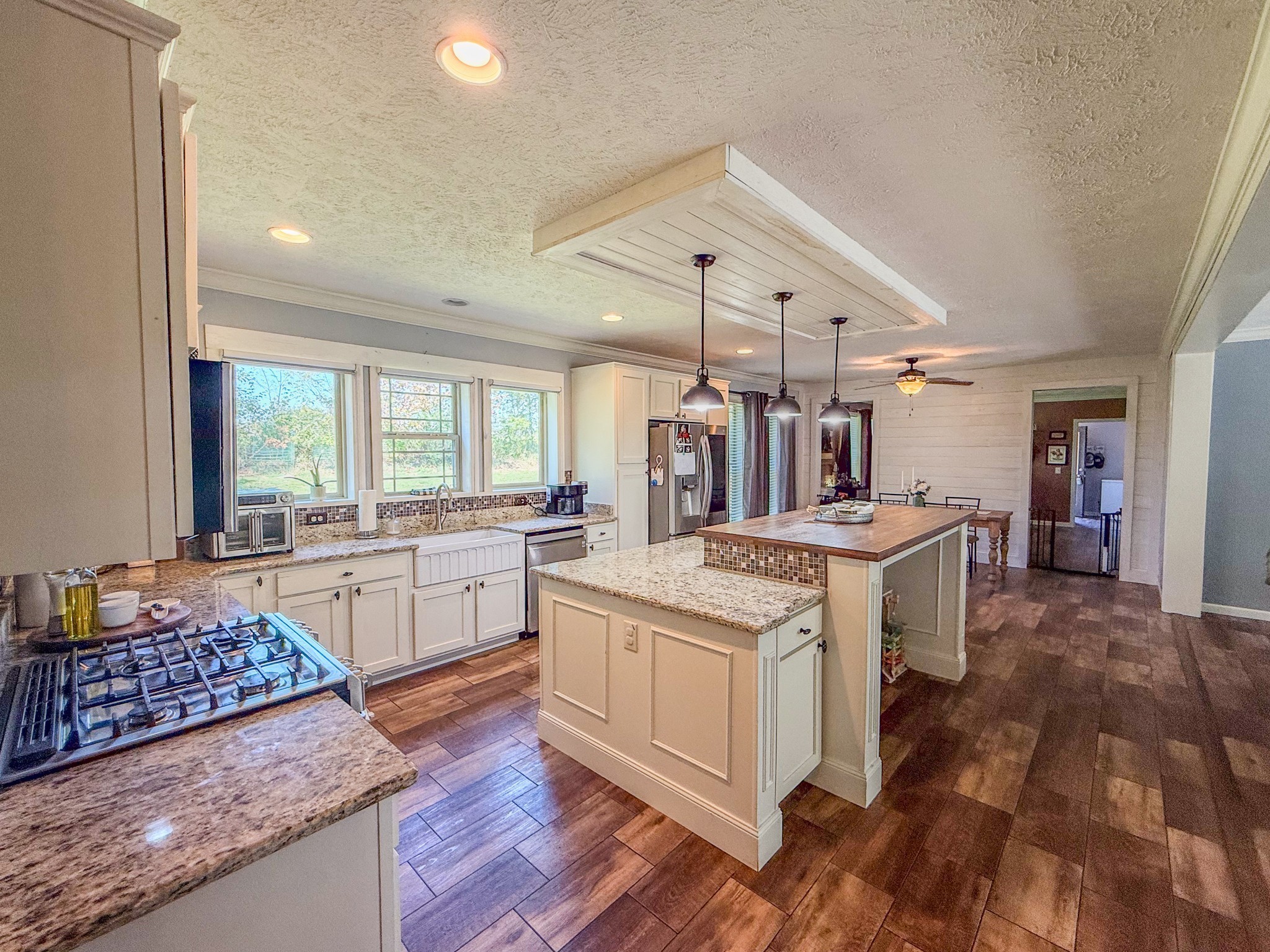 137 Hawkins Road Westmoreland, TN 37186 - Photo 31 of 71 a kitchen with a stove a sink and a refrigerator