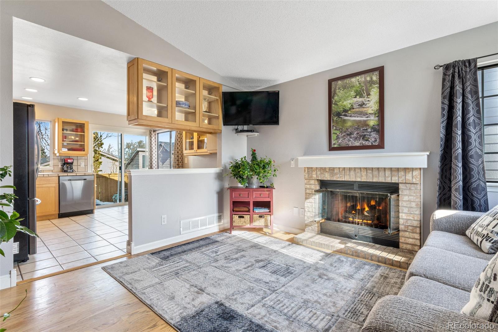 living room, open to kitchen, gas fireplace