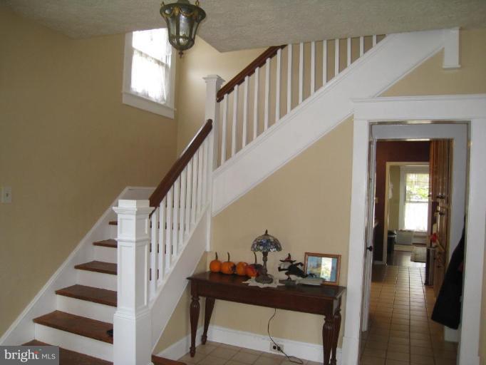 446 Shipley Road Linthicum, MD 21090 - Photo 2 of 12 Entrance / Foyer