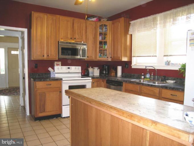 446 Shipley Road Linthicum, MD 21090 - Photo 7 of 12 Kitchen