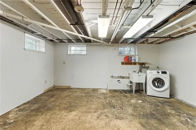 $415,000 | 2789 Post Road, Warwick, RI 02886