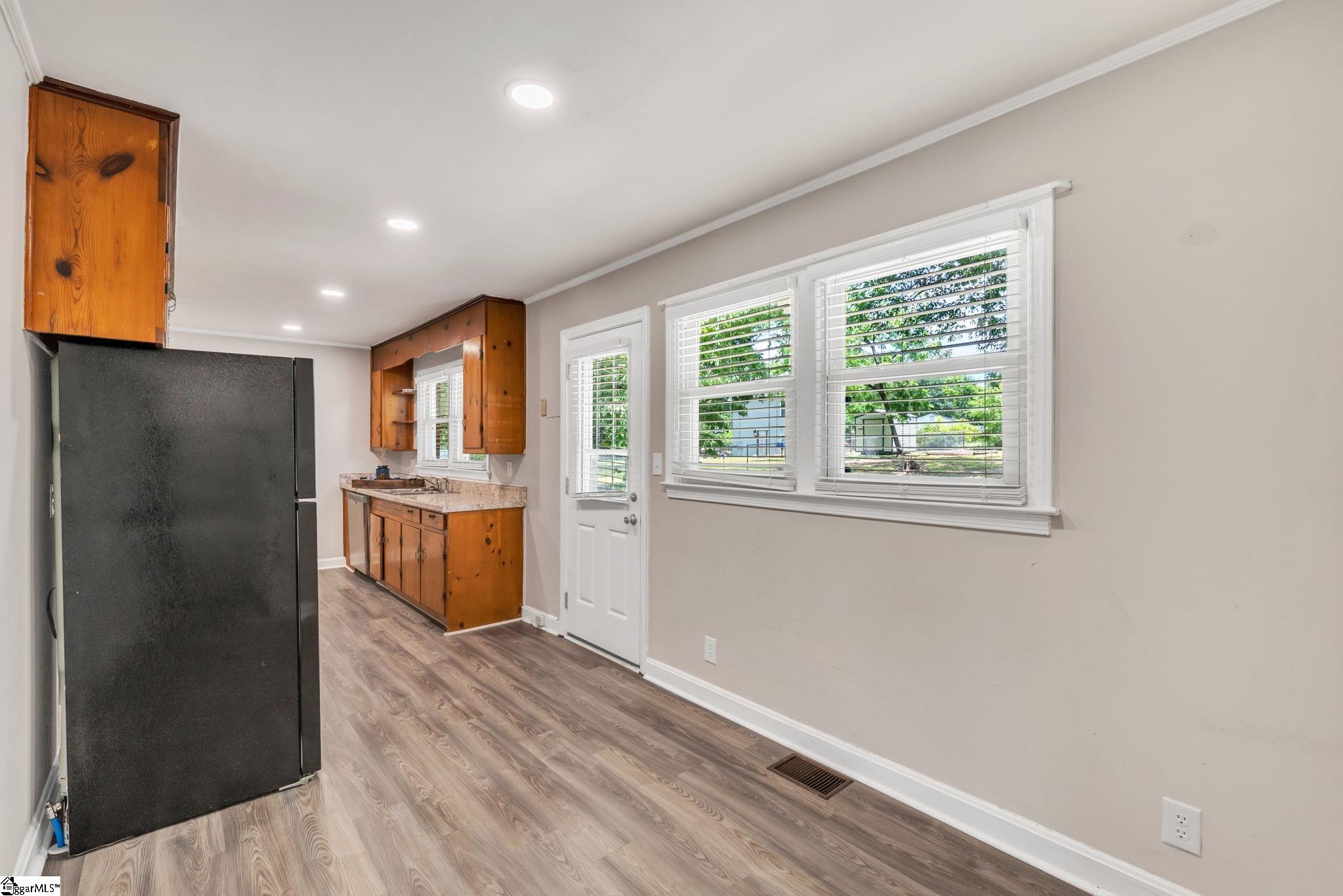 4104 Edwards Road Taylors, SC 29687 - Photo 8 of 36 Gallery Image 8
