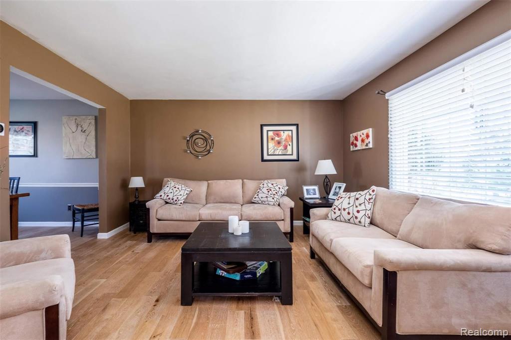 695 Lake Forest Road Rochester Hills, MI 48309 - Photo 6 of 47