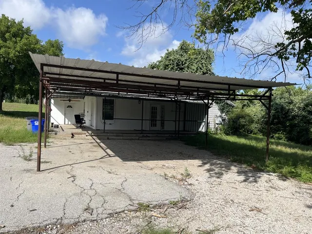 $649,900 | 620 East Columbia Drive, Azle, TX 76020