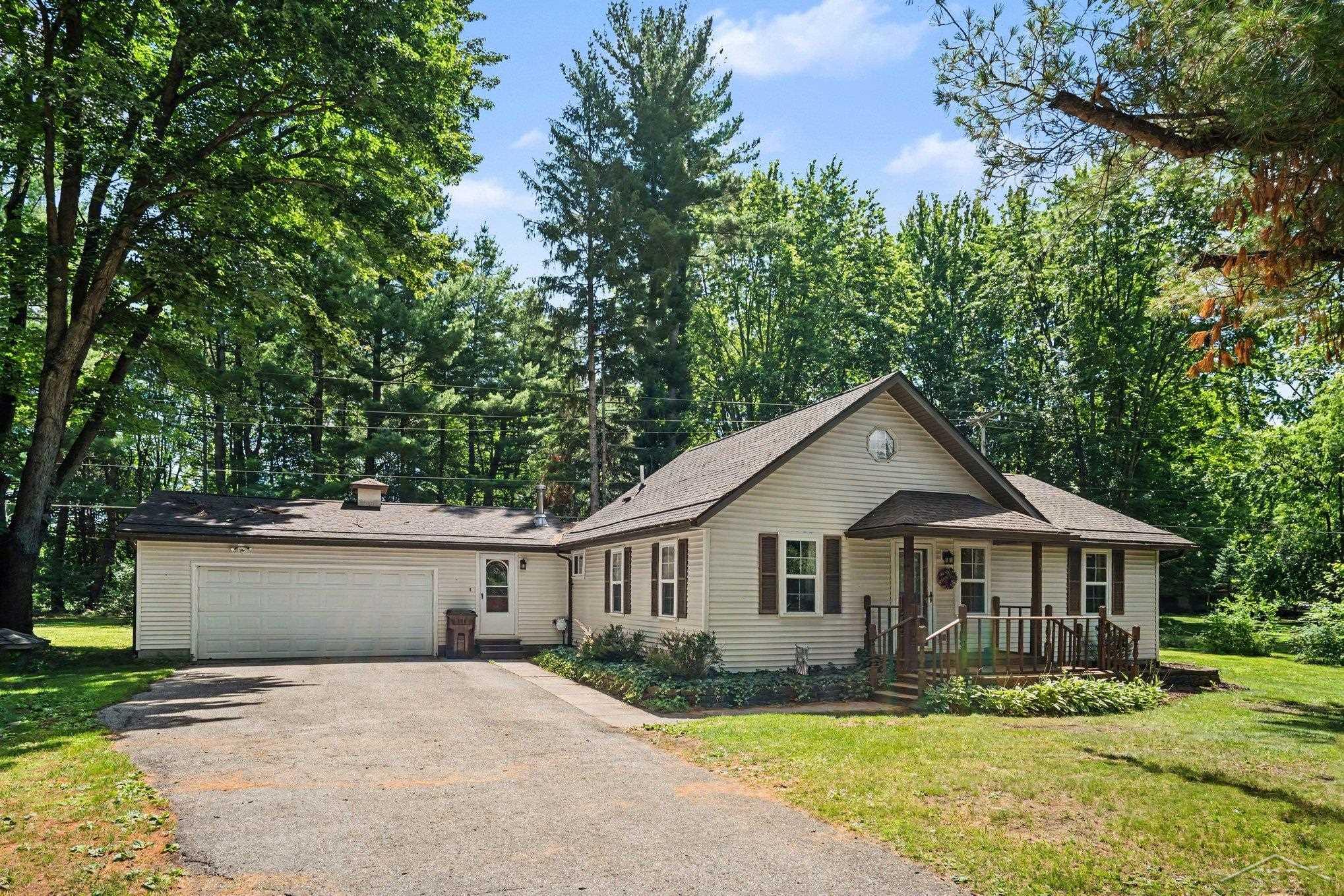 2346 North Hope Road Midland, MI 48642 - Photo 2 of 26 50213400-5a579e3a-1b5d-4d0d-a485-22b98dc1f95e.JPG