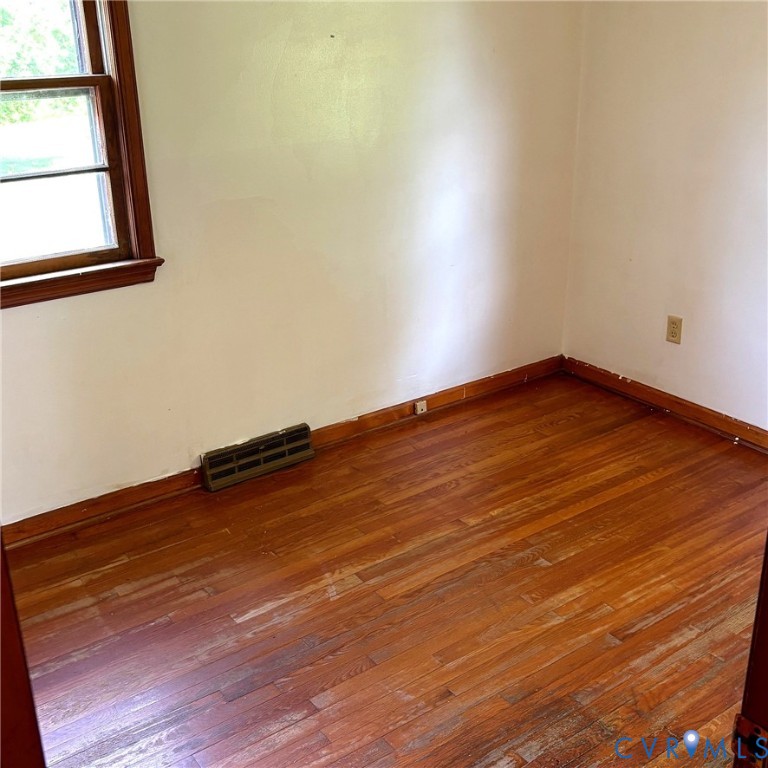85 Frenchs Store Road Cumberland, VA 23040 - Photo 9 of 19 Wood-finish flooring with a natural grain pattern,
