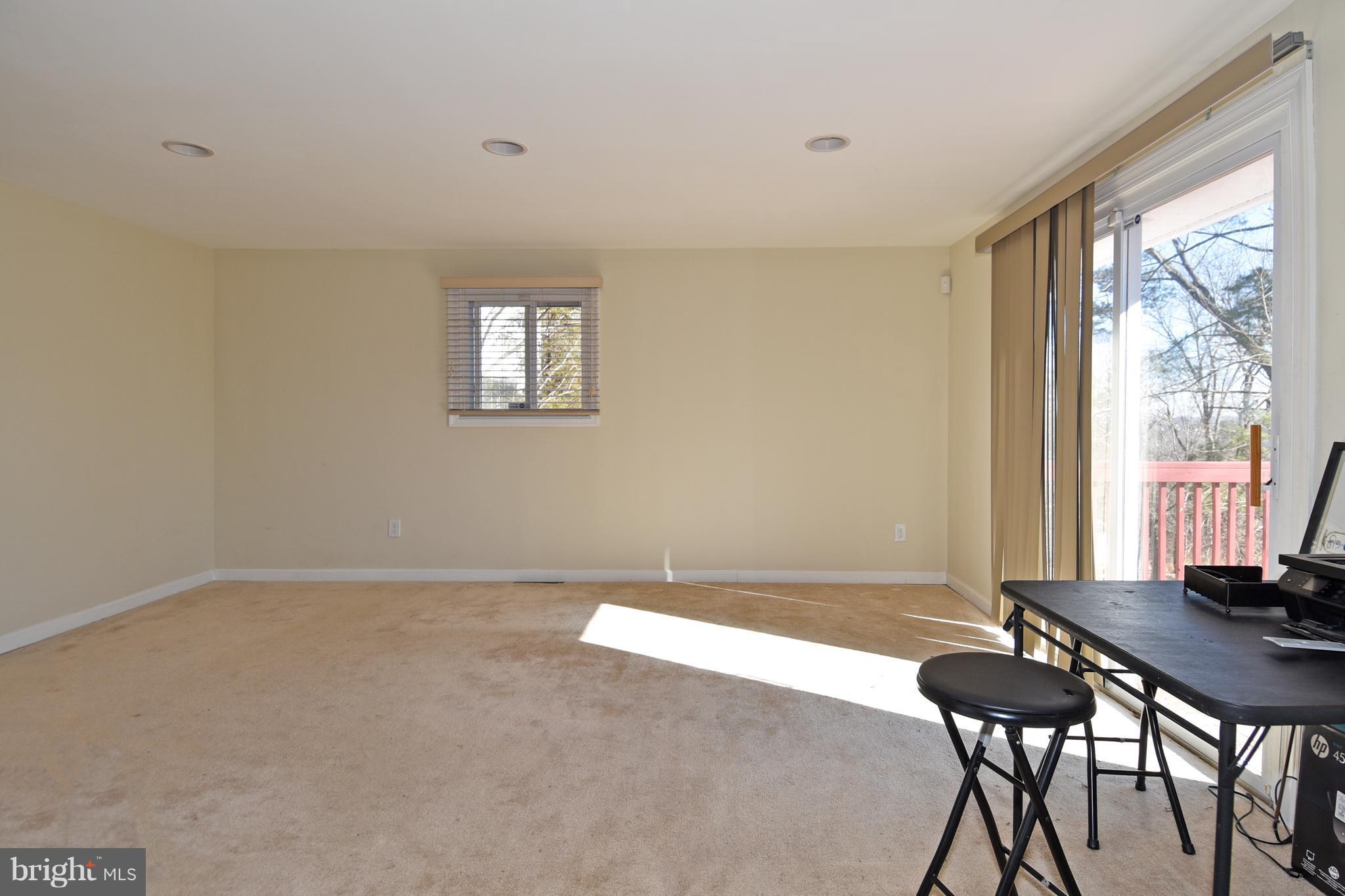 1711 Tioga Road Fort Washington, MD 20744 - Photo 19 of 30 Living Room