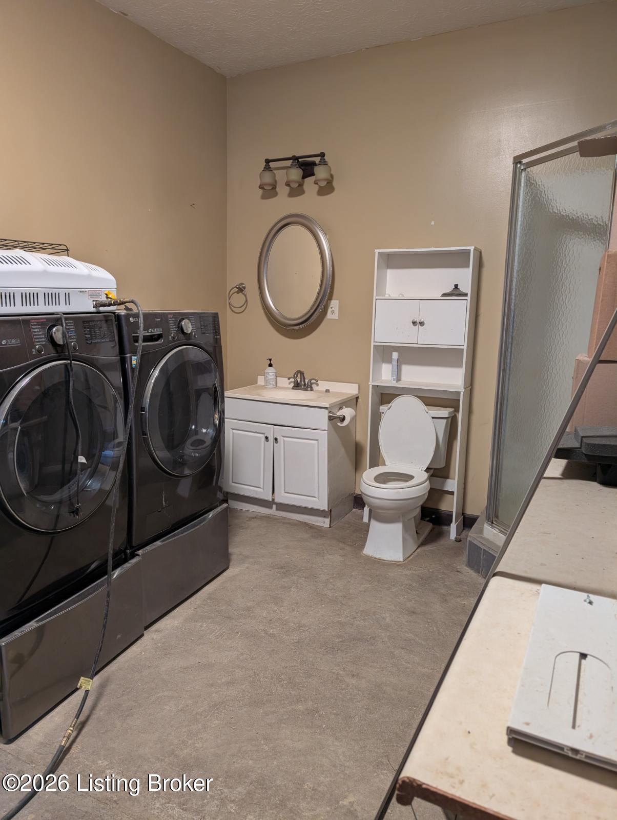 3200 Pottsville Road Springfield, KY 40069 - Photo 80 of 85 Full bath and laundry in garage.