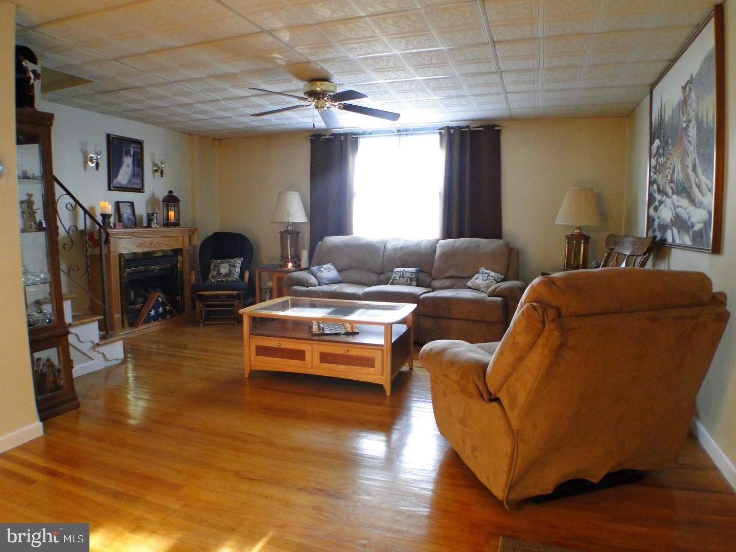 3332 Chesterfield Road Philadelphia, PA 19114 - Photo 3 of 25 Gallery Image 3