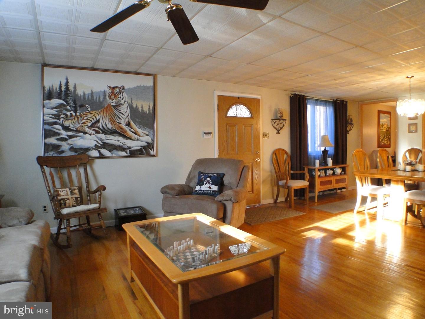 3332 Chesterfield Road Philadelphia, PA 19114 - Photo 4 of 25 Gallery Image 4