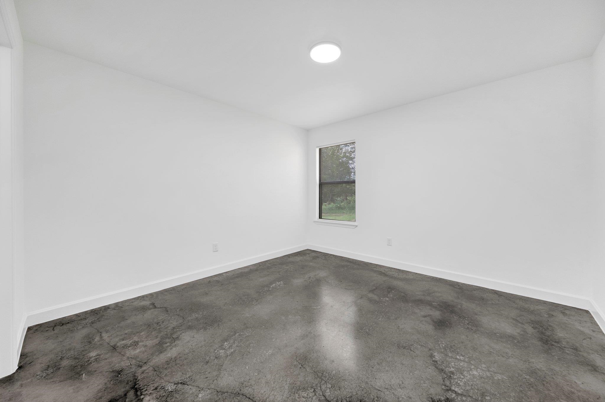 252 Dixie Road Memphis, TN 38109 - Photo 18 of 24 an empty room with a empty space and window