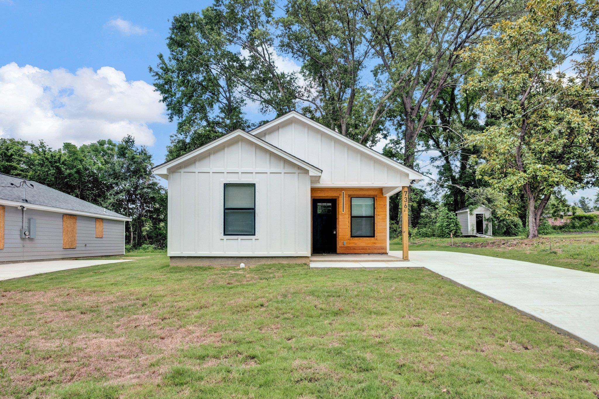 252 Dixie Road Memphis, TN 38109 - Photo 2 of 24 a front view of house with yard and green space