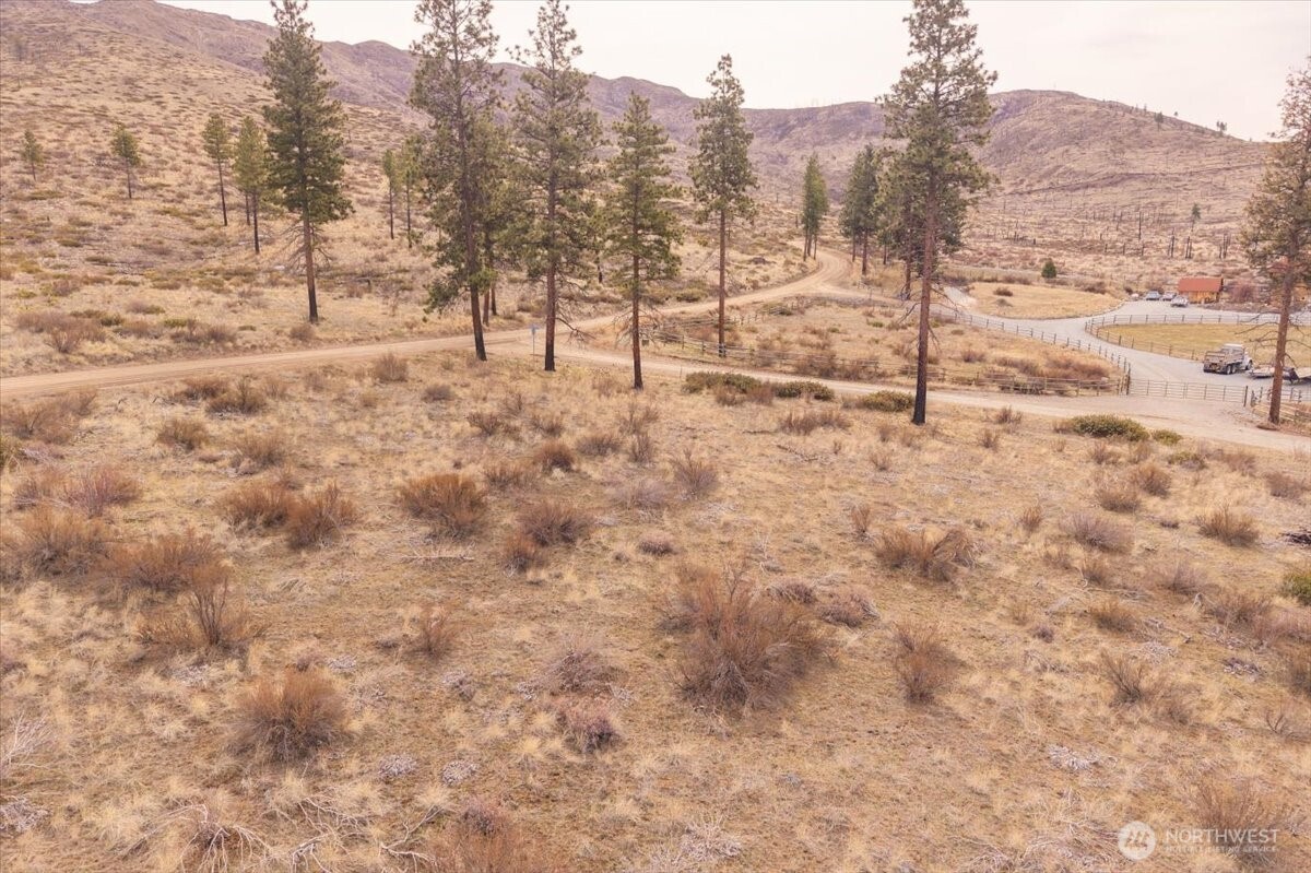 817 Bill Shaw Road Pateros, WA 98846 - Photo 25 of 28 a view of a dry yard covered with snow