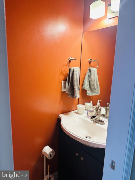 1011 8th Street Northeast Washington, DC 20002 - Photo 23 of 34 a bathroom with a sink and a mirror