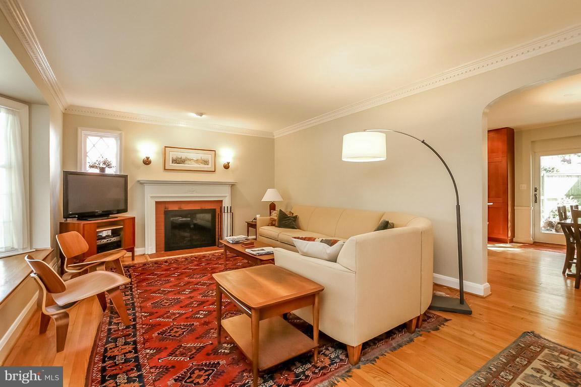 501 Yarmouth Road Baltimore, MD 21286 - Photo 2 of 25 Living Room