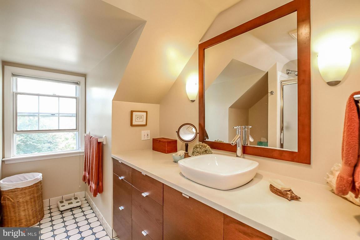501 Yarmouth Road Baltimore, MD 21286 - Photo 17 of 25 Bath