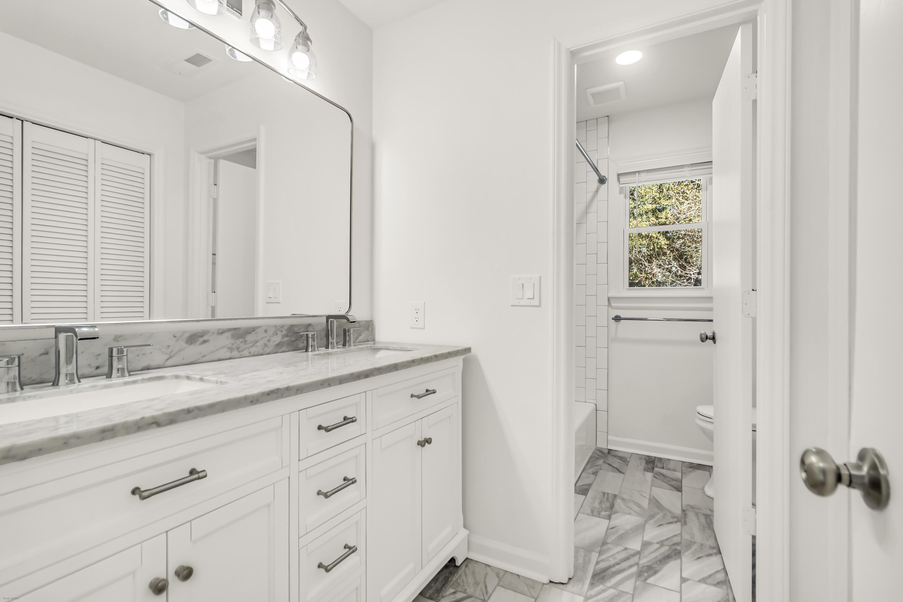 404 Hobcaw Drive Mount Pleasant, SC 29464 - Photo 16 of 21 404 Hobcaw -Tidalcreekphoto- (45)