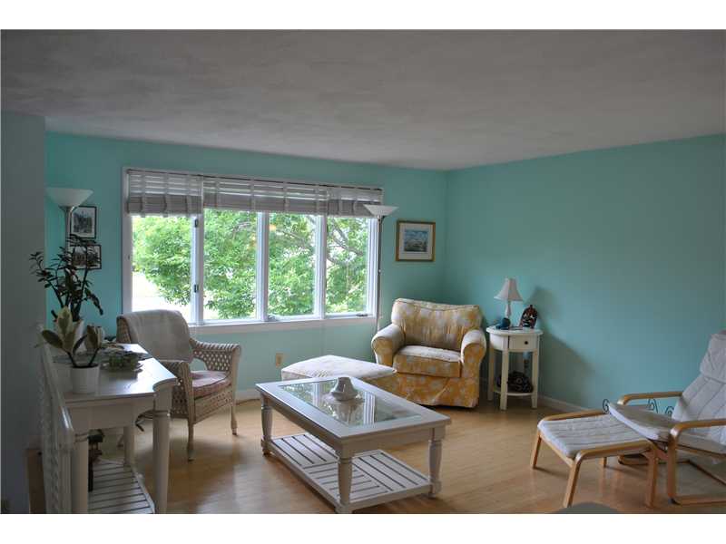 28 Norman Road Jamestown, RI 02835 - Photo 3 of 16 Living Room.