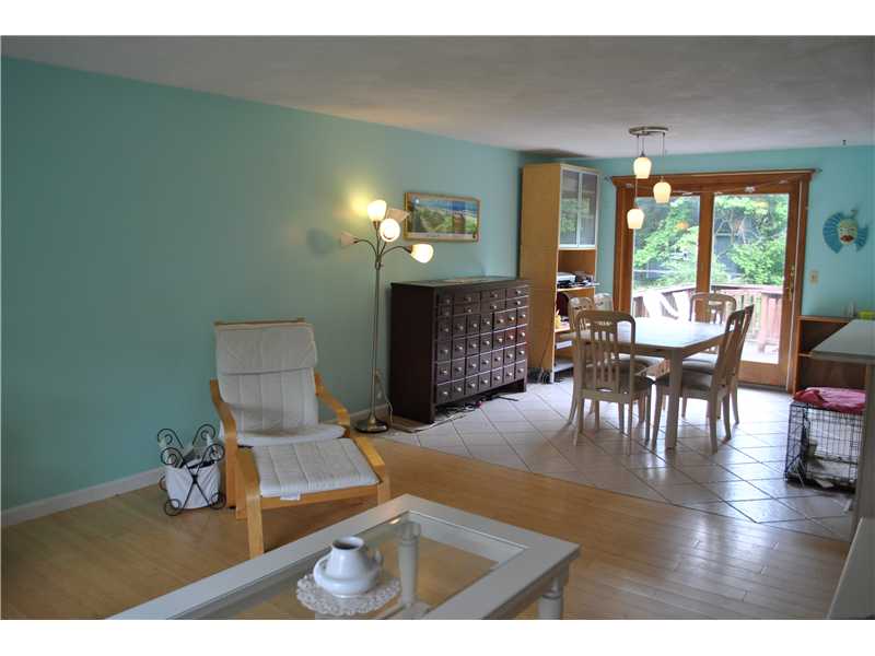 28 Norman Road Jamestown, RI 02835 - Photo 5 of 16 Dining Area.