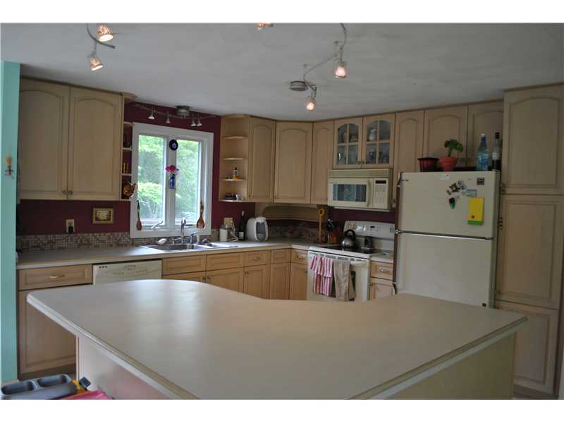 28 Norman Road Jamestown, RI 02835 - Photo 6 of 16 Kitchen.