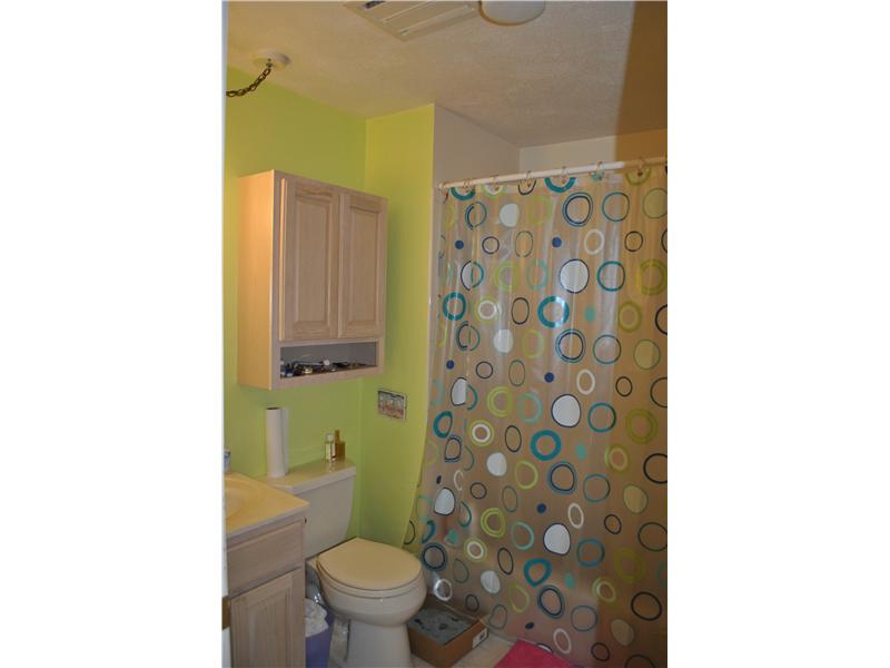 28 Norman Road Jamestown, RI 02835 - Photo 9 of 16 Bathroom.