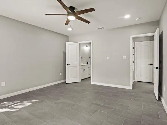 an empty room with fan and a ceiling fan