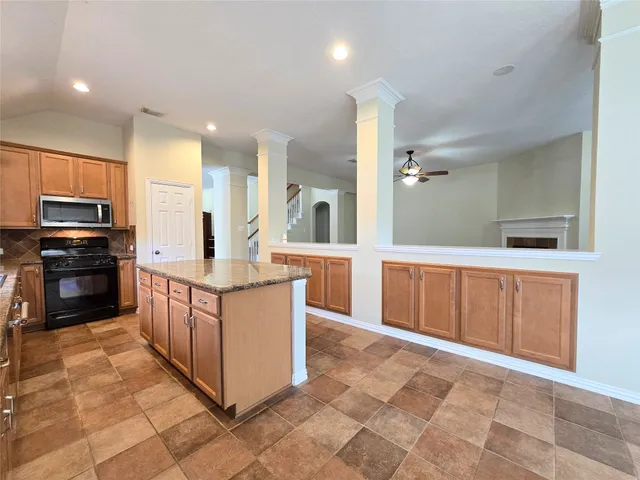 $3,095 | 31323 Trinity Park Lane, Spring, TX 77386