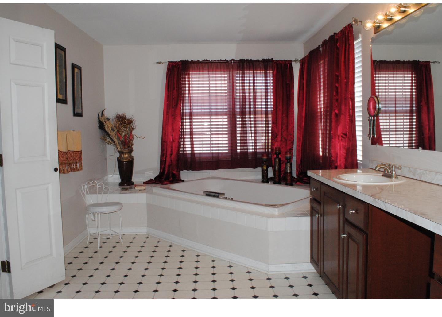 22 Savoy Road Newark, DE 19702 - Photo 14 of 25 Master Bathroom