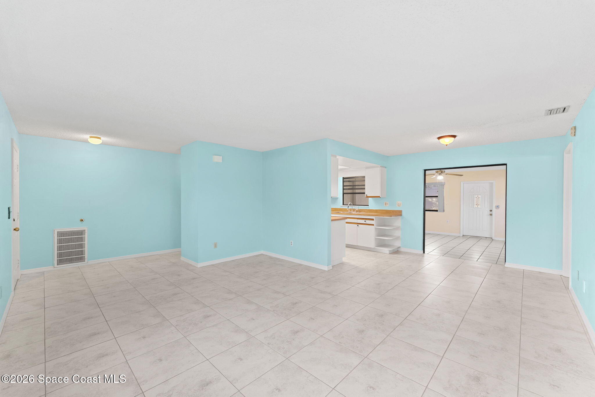 960 Pineland Drive Rockledge, FL 32955 - Photo 4 of 32 a view of a livingroom with a sink